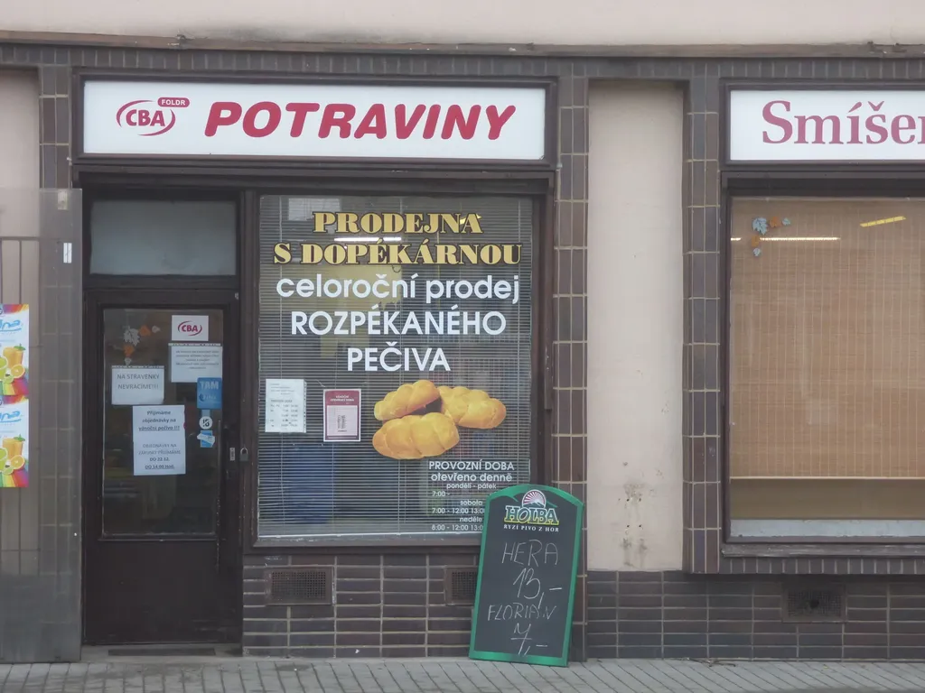 2016 - Potraviny Pro čerstvé pečivo musí místní do Krnova. Foto Gaby Khazalová, D