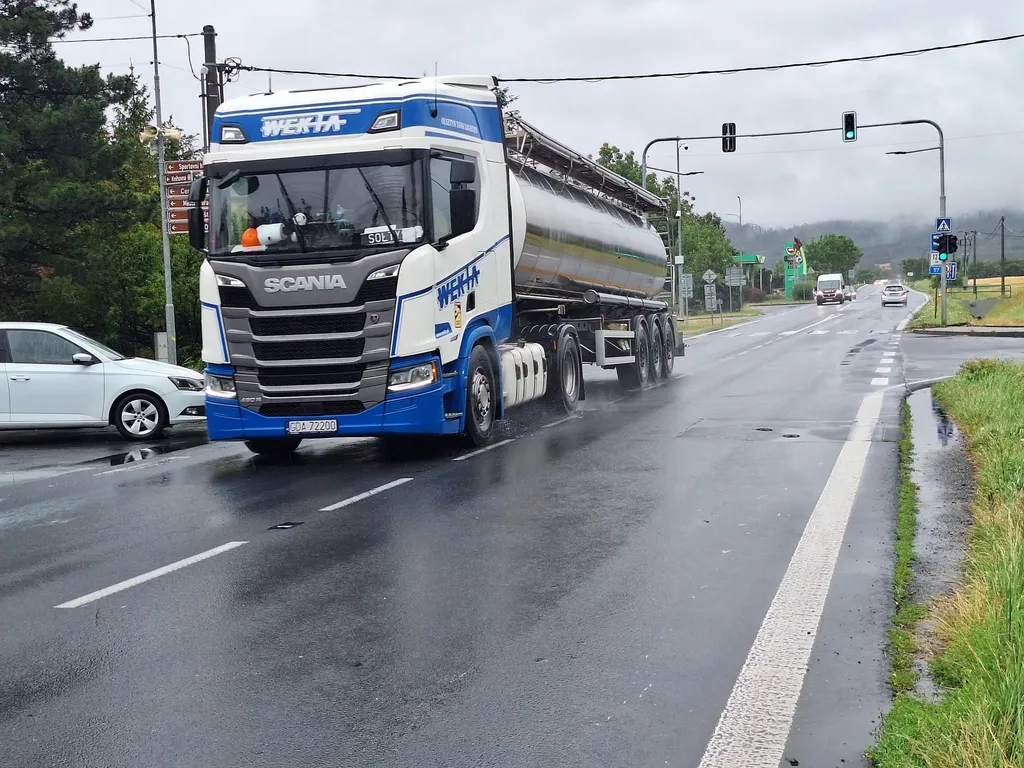 Průtah Městem Albrechtice se začal opravovat. Omezení potrvá až do podzimu.