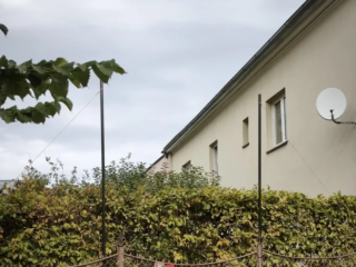 Stejný plot v pátek 9. října po sundání bannerů. Foto: redakce